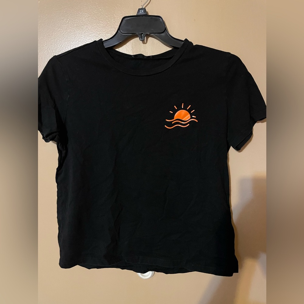 Shein Sunrise Emblem Tshirt, Like New